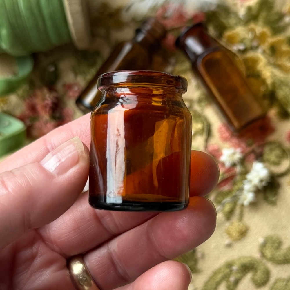 Set of 4 Antique Amber Glass Medicinal Apothecary Bottles - Picture 11 of 11